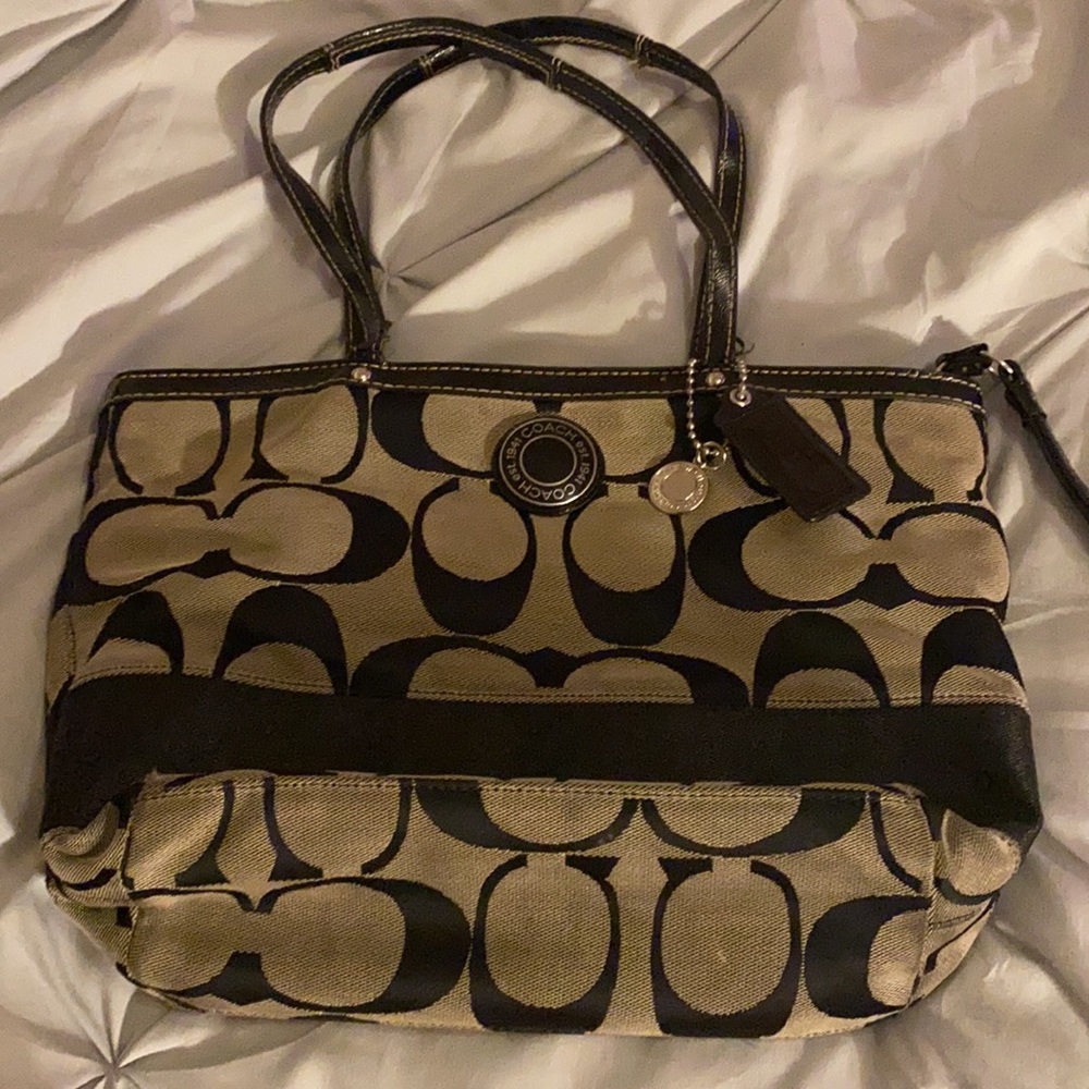 COACH 👛 🌺💕👛 - Picture 8 of 8
